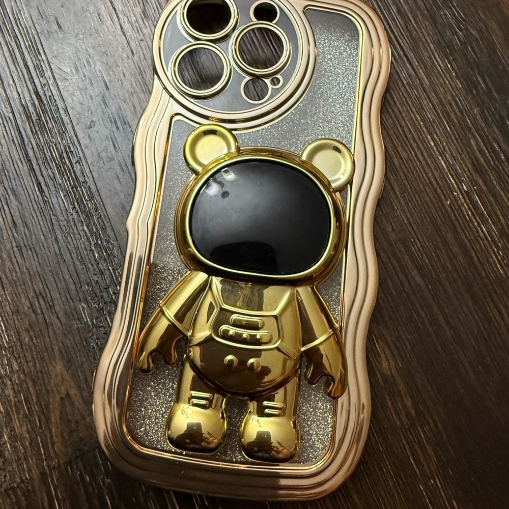 Gold Astronaut iPhone 16 Pro Case - Picture 5 of 5